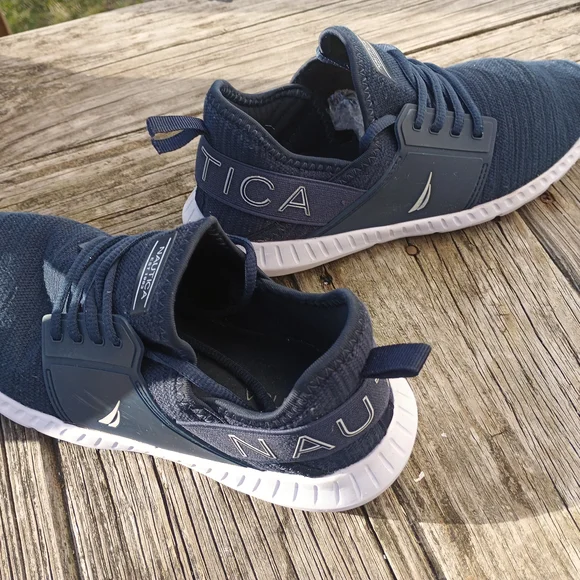Nautica Navy Blue Sneakers - Picture 1 of 13